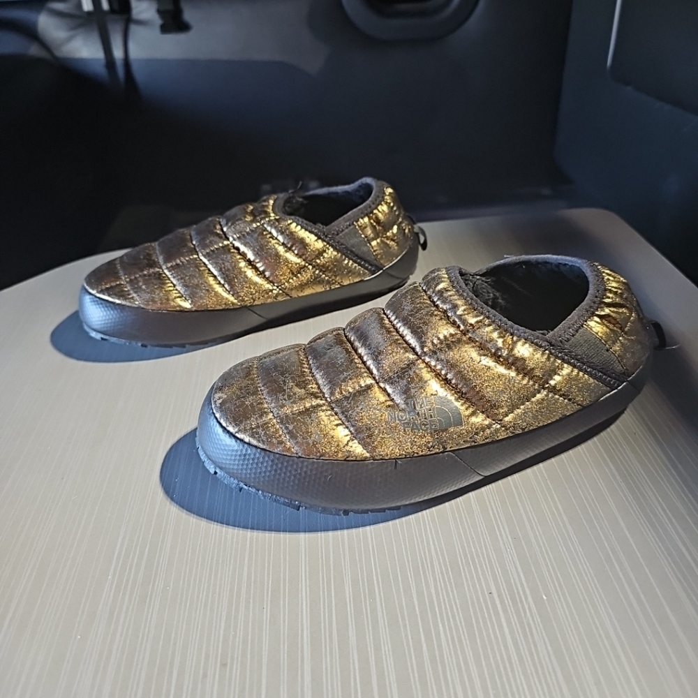 The North Face Nuptse Mule Slippers Goose Down Gold Metallic Women's 5 NWOT